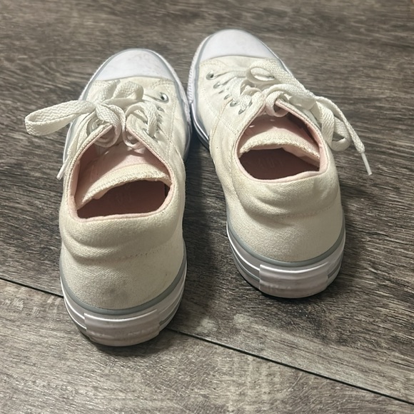 White and Pink Low top converse - Picture 2 of 4
